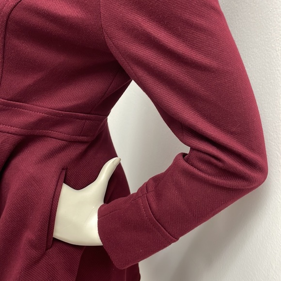 Elegant Coat with Side Pockets - Picture 8 of 15